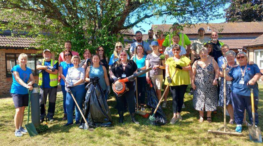 Saville Court volunteer day